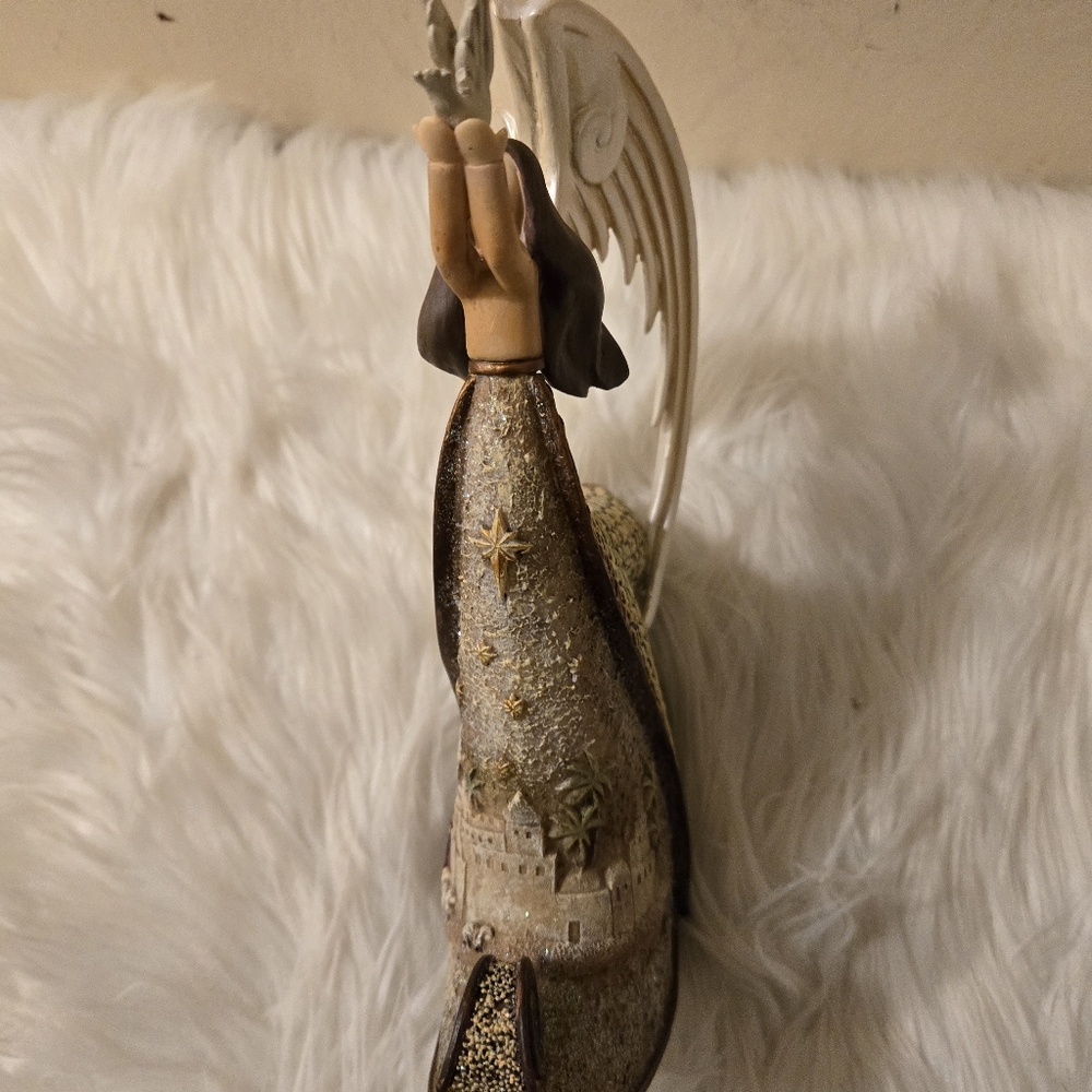 Roman Inc Exclusive Angel releasing Dove in the Air Figurine